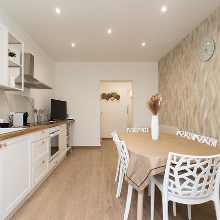 Ludo Holiday House - Charming Con Patio A Due Passi Dalla Cattedrale باليرمو المظهر الخارجي الصورة