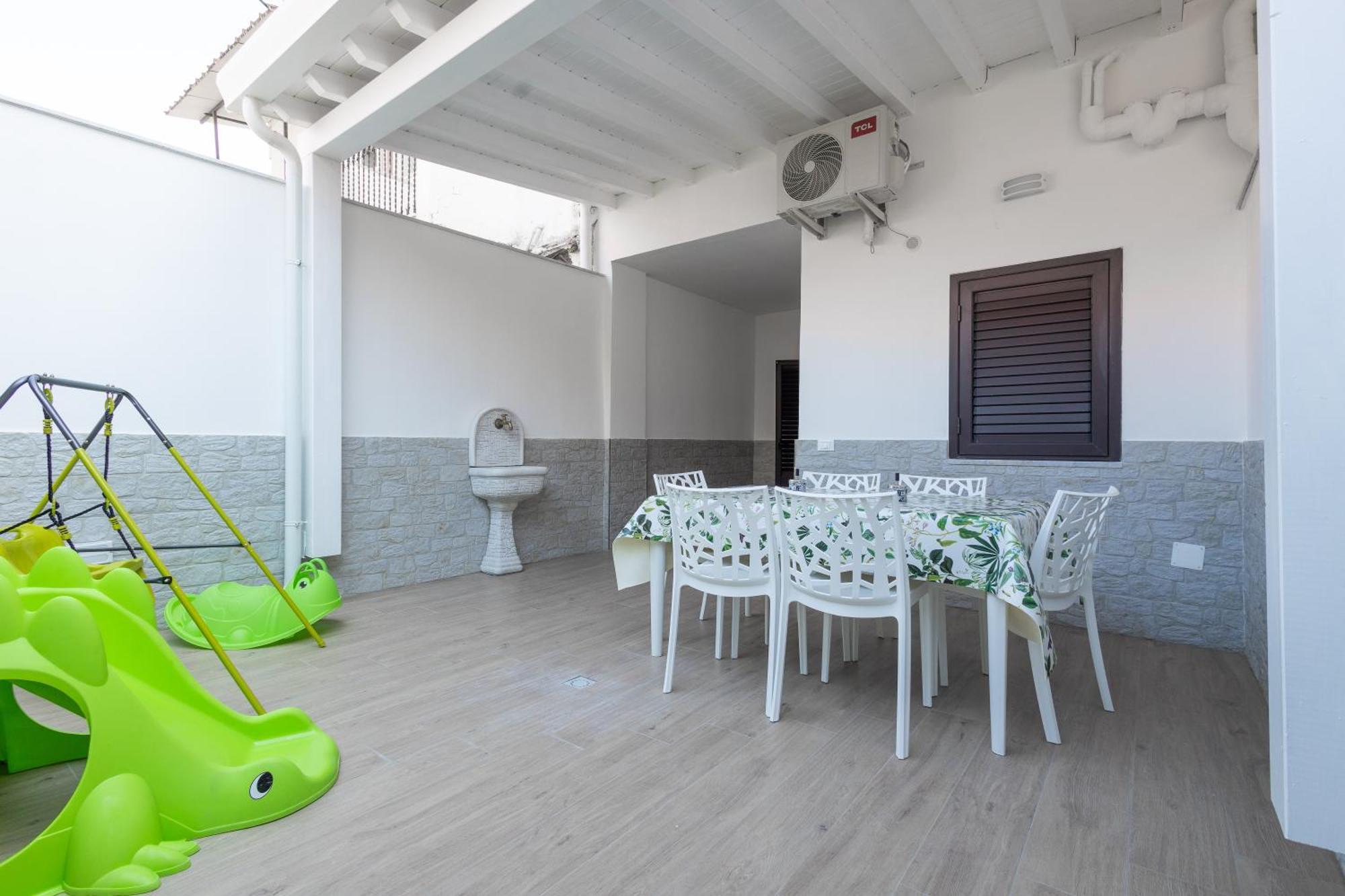 Ludo Holiday House - Charming Con Patio A Due Passi Dalla Cattedrale باليرمو المظهر الخارجي الصورة