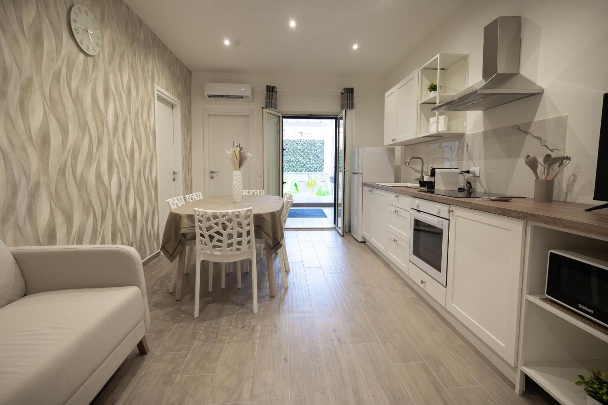 Ludo Holiday House - Charming Con Patio A Due Passi Dalla Cattedrale باليرمو المظهر الخارجي الصورة