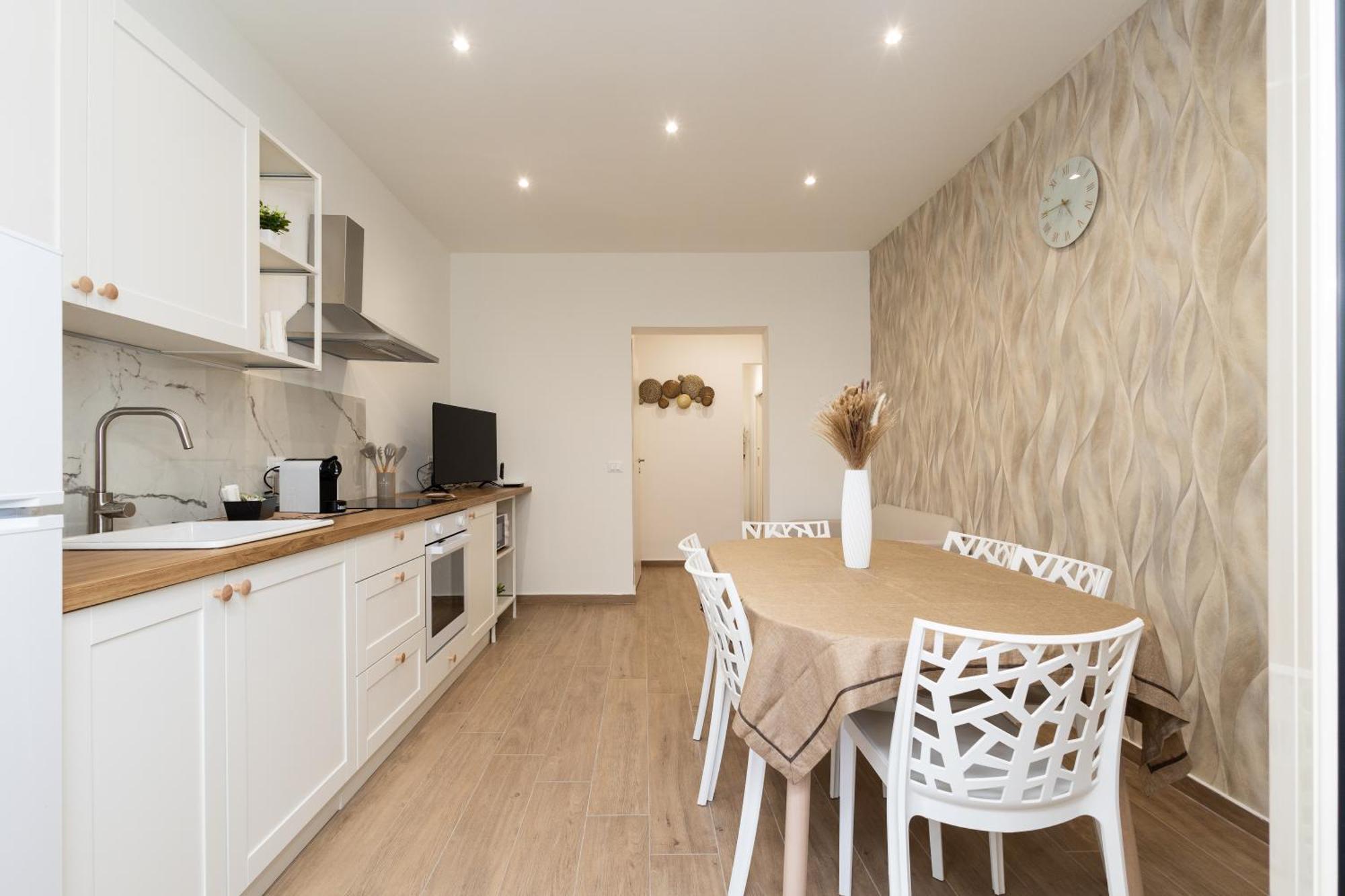 Ludo Holiday House - Charming Con Patio A Due Passi Dalla Cattedrale باليرمو المظهر الخارجي الصورة