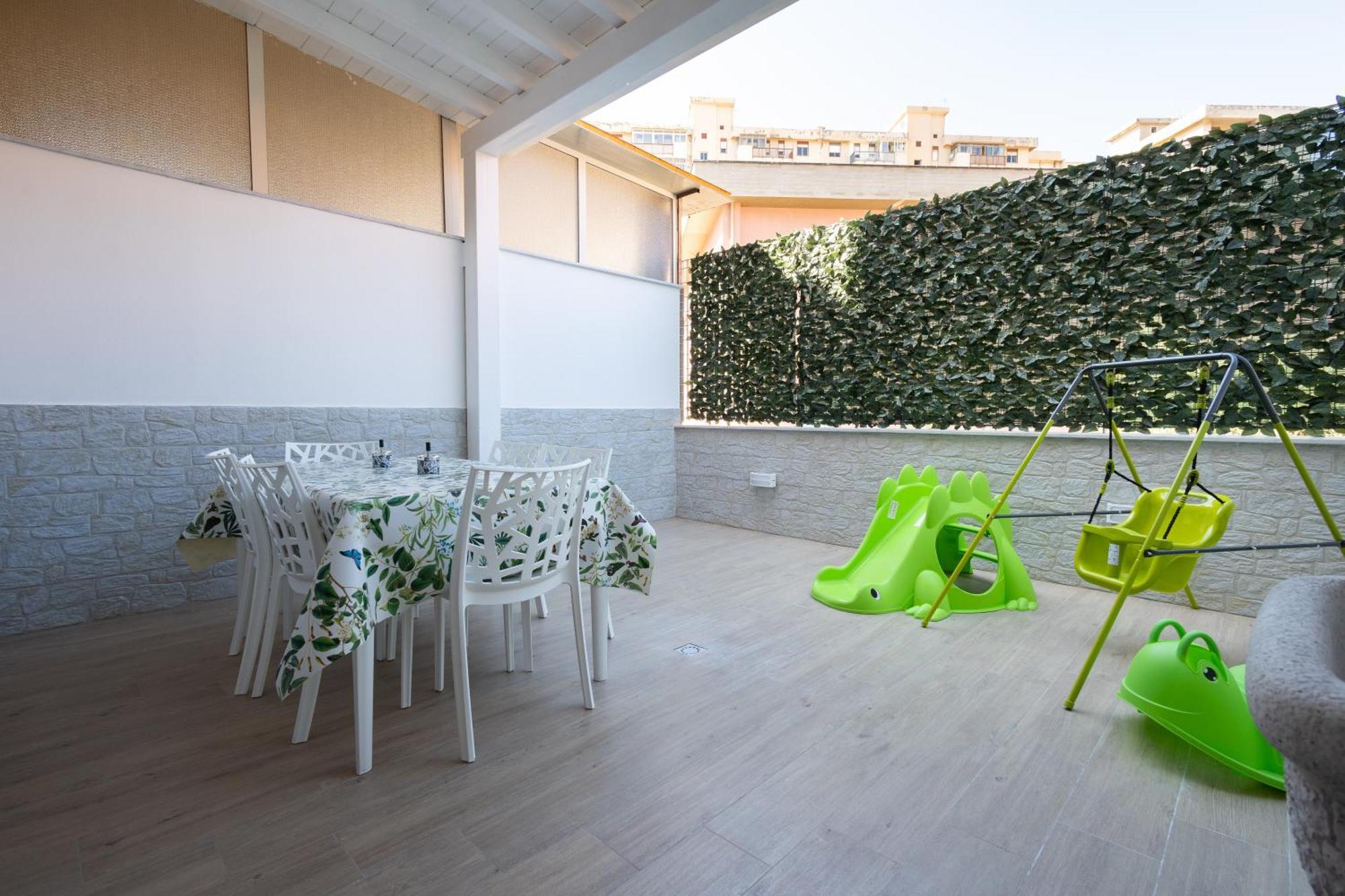 Ludo Holiday House - Charming Con Patio A Due Passi Dalla Cattedrale باليرمو المظهر الخارجي الصورة